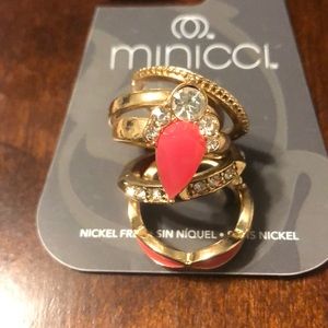 Set of 5 gold and peach stone rings